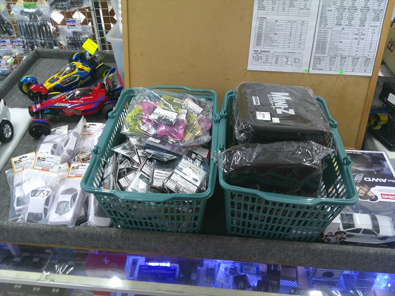 天気最高過ぎっ(;^ω^)京商 店頭売り切れ商品の補充ですっ