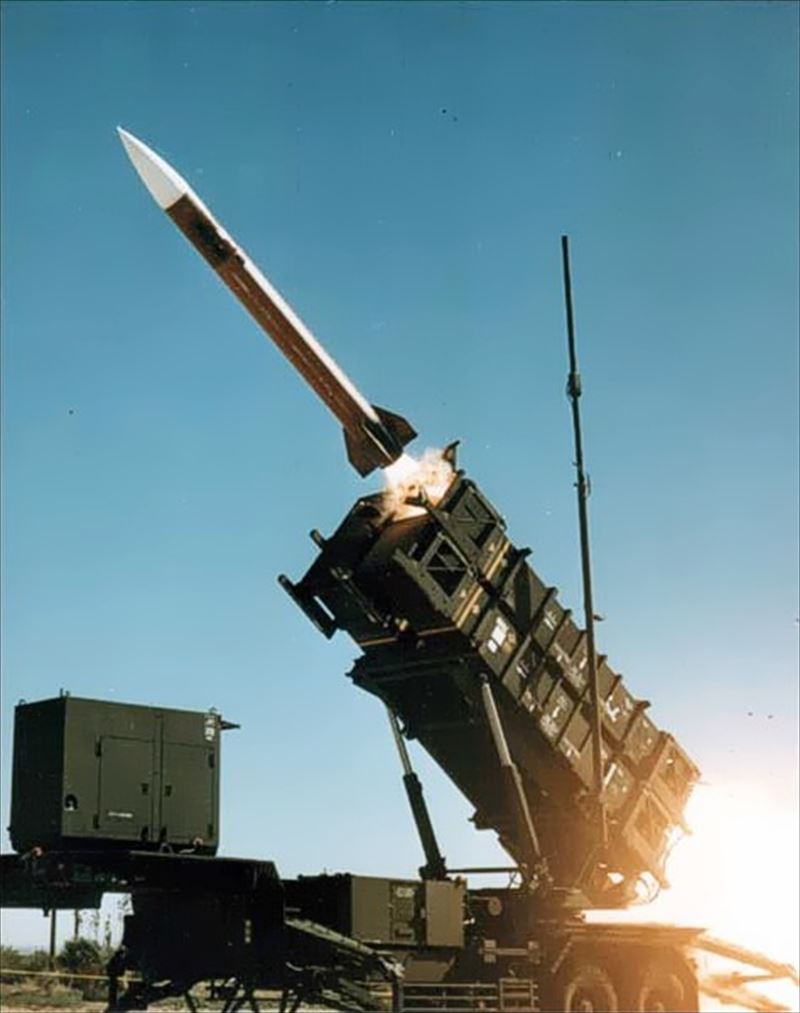 Patriot_missile_launch_b_R